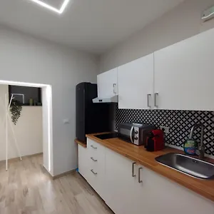 https://la-casa-nel-cortile.catania-hotels.net